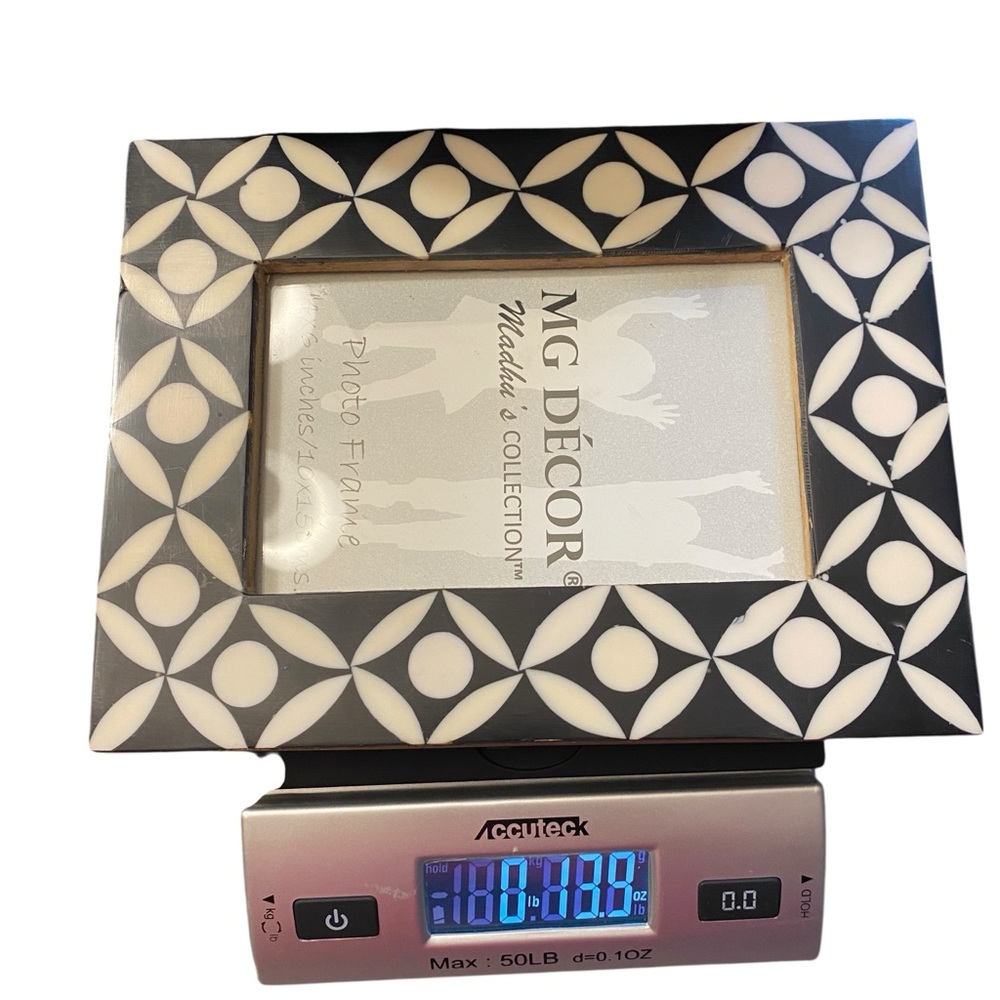 MG Decor Black and White Patterned Photo Frame 4”x6” - Picture 7 of 8